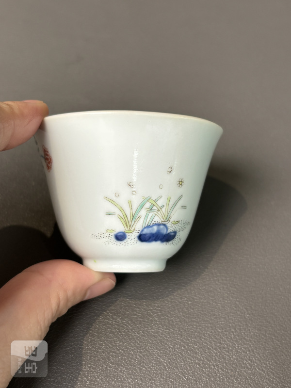 清道光 青花五彩洞石水仙图杯 - 图6